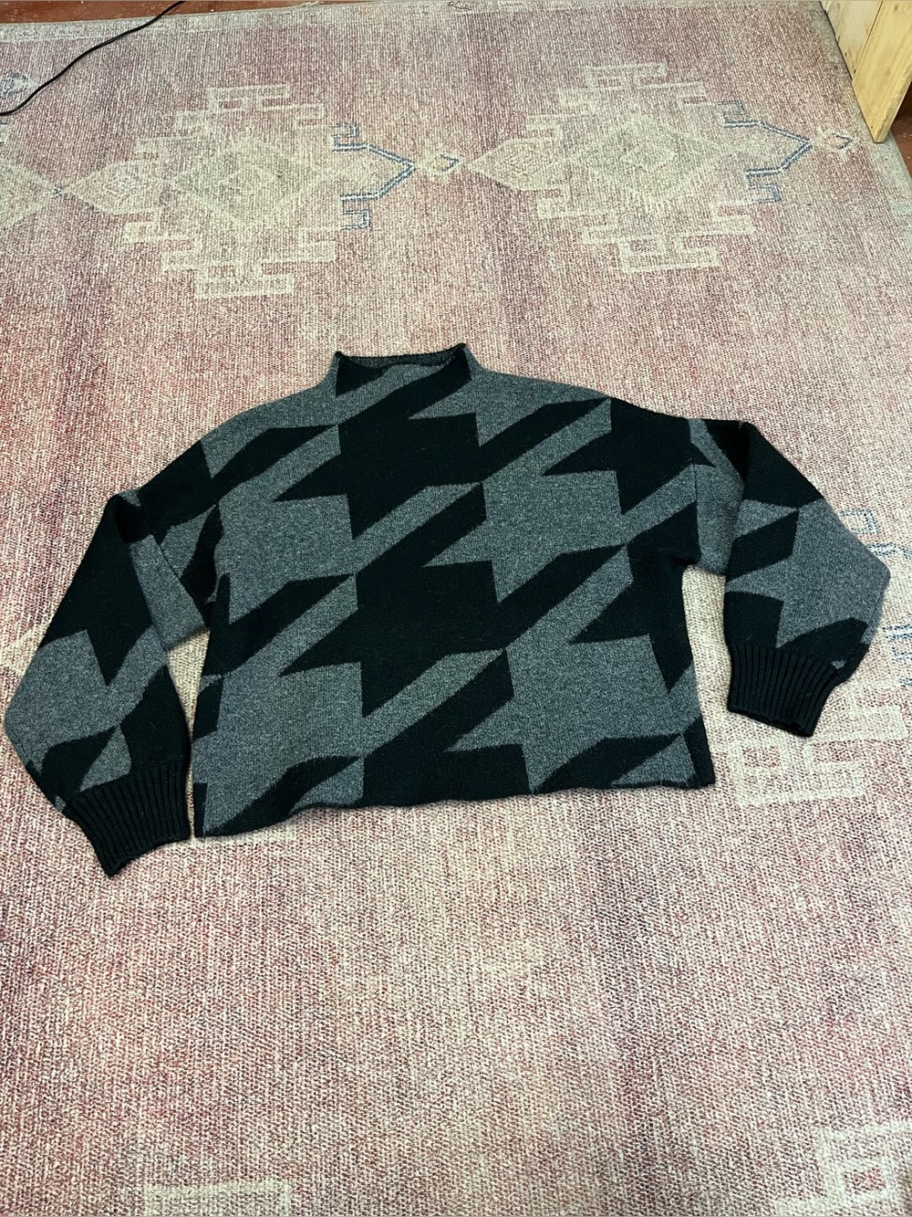 Evereve herringbone black & grey boxy mock turtleneck cozy soft sweater size sm